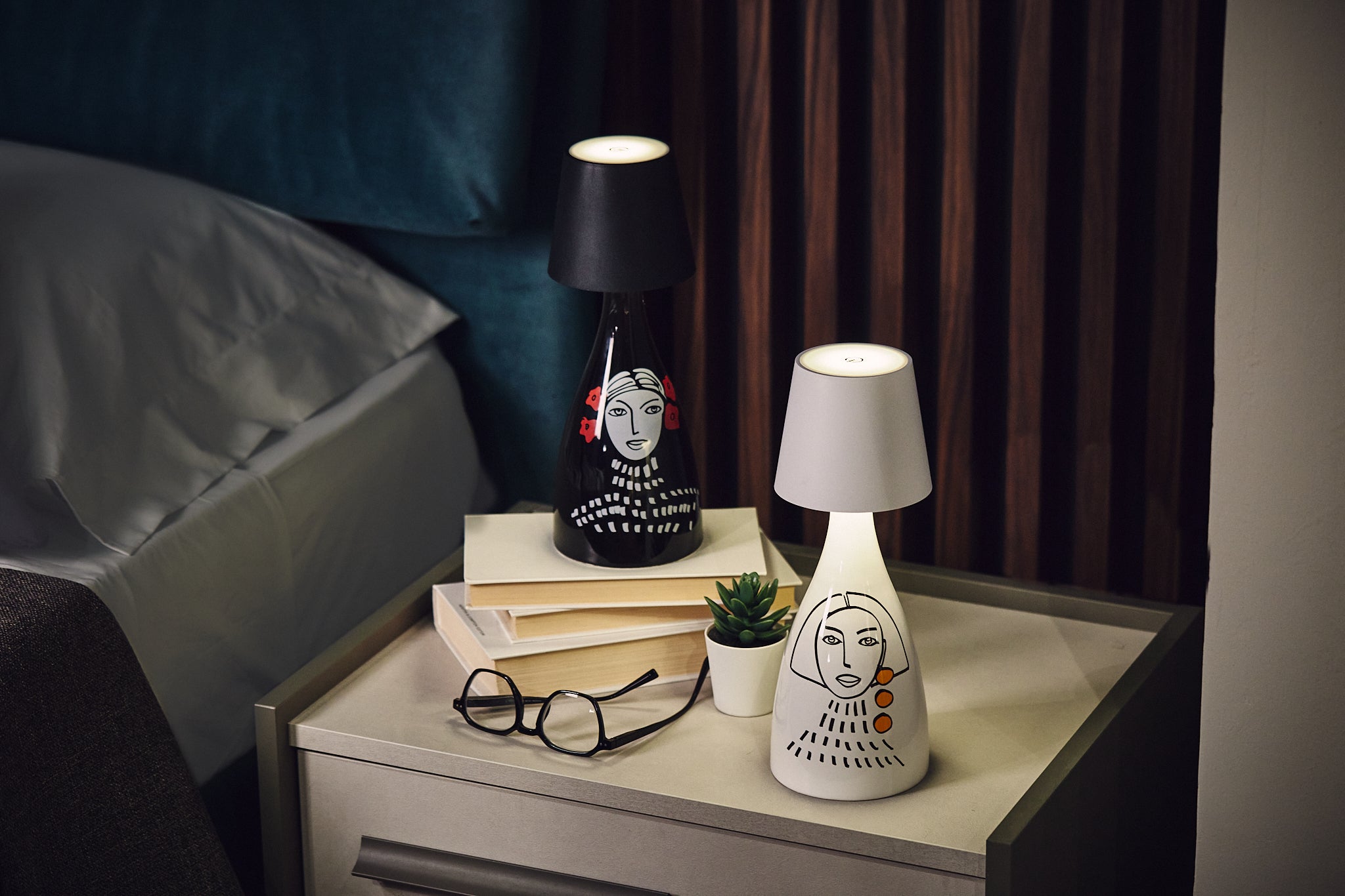 2 Ladies” Ceramic Olive Oil Bottle - Lamp White | Vignoli Food